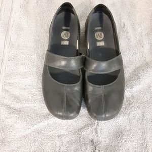 Merrell Genuine Leather Mary Jane's size 10